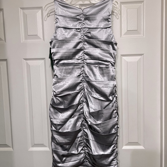 NEW SIGNATURE BY SANGRIA SILVER RUCHED COCKTAIL SOCIAL DRESS - Picture 3 of 11